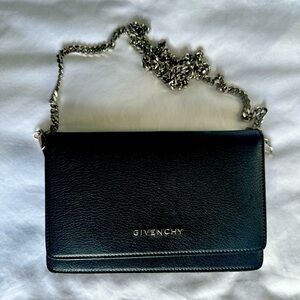 Authentic Givenchy Wallet On Chain Crossbody. Great condition,dust bag included